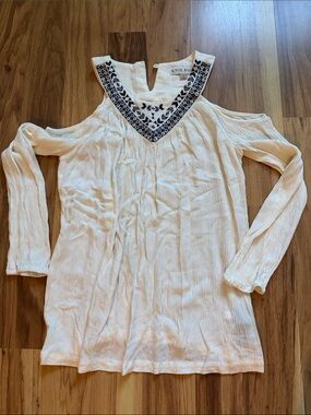 NWOT Knox Rose Cold Shoulder Top
